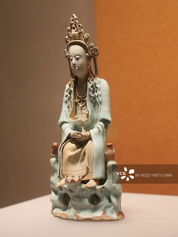 南宋 景德镇窑影青观音坐像 1978年常州市委人防工程宋井出土图片素材