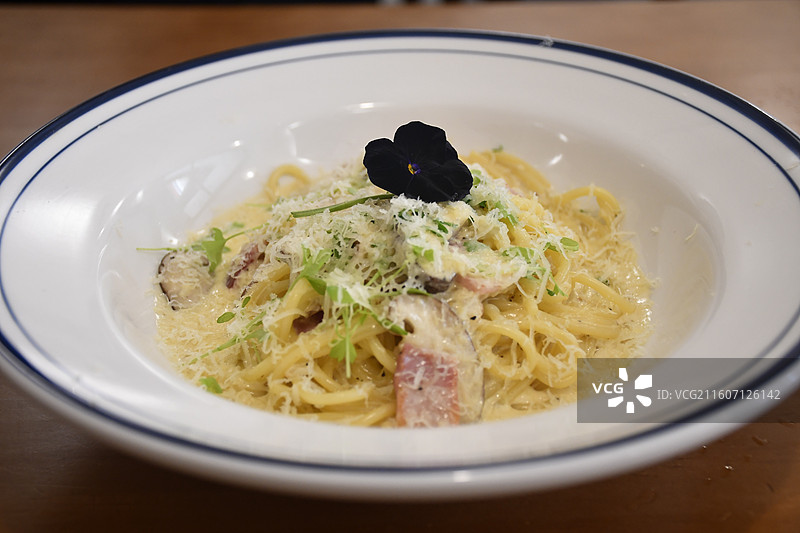 下午茶西餐简餐烤肠意面蛋糕咖啡图片素材