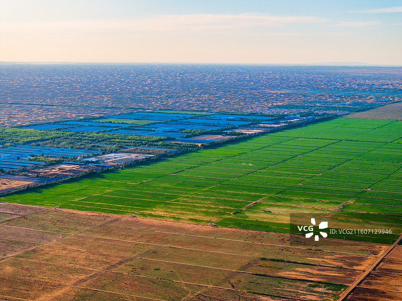 沙漠 光伏电站 太阳能 戈壁图片素材