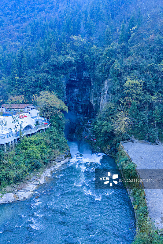 航拍世界特级溶洞国家5A级景区湖北利川腾龙洞卧龙吞江风光图片素材