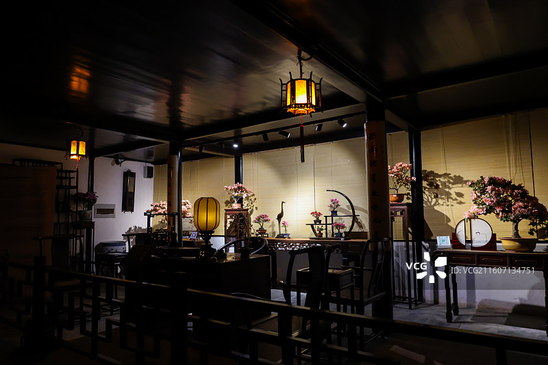 苏州园林拙政园夜景风光拙政问雅灯光秀图片素材