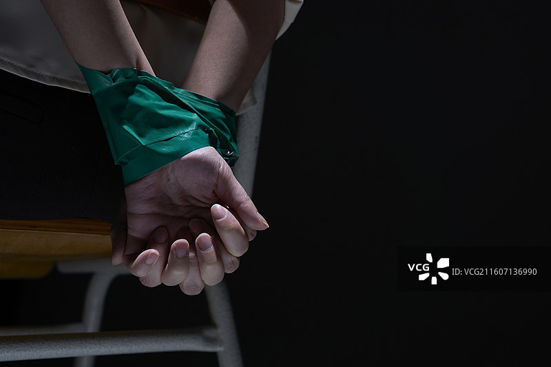 绑架，绑架案，犯罪，绑架，失踪人口，受害者，人手，胶带图片素材