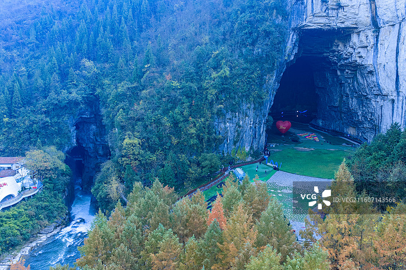 航拍世界特级溶洞国家5A级景区湖北利川腾龙洞卧龙吞江风光图片素材