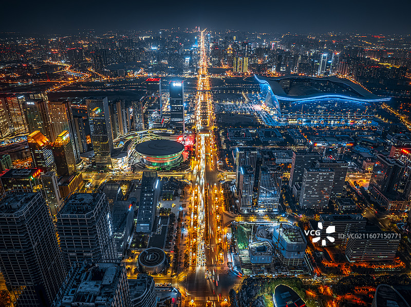 成都地标，双子塔为核，金融城铺灯海图片素材