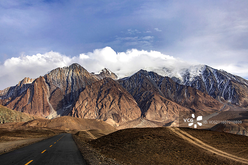 高原上的公路风光图片素材