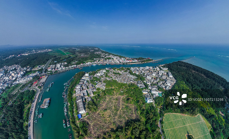 俯瞰海南琼海市潭门镇渔船港口风景图片素材