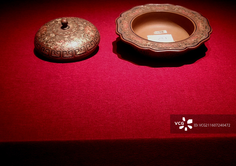 清乾隆、戗金填漆葵花边香盒、2025“髹漆”与共——清代广作外销漆器文物展图片素材