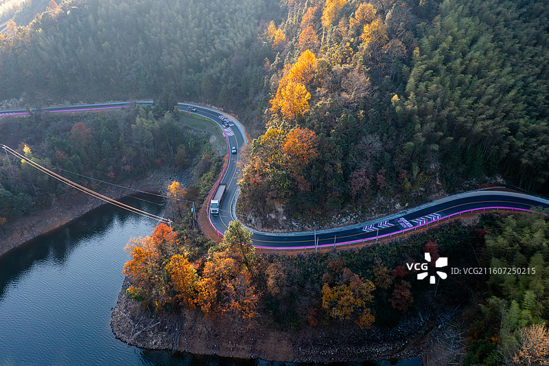 航拍秋季的安徽宣城宁国皖南川藏线情满九道湾段图片素材