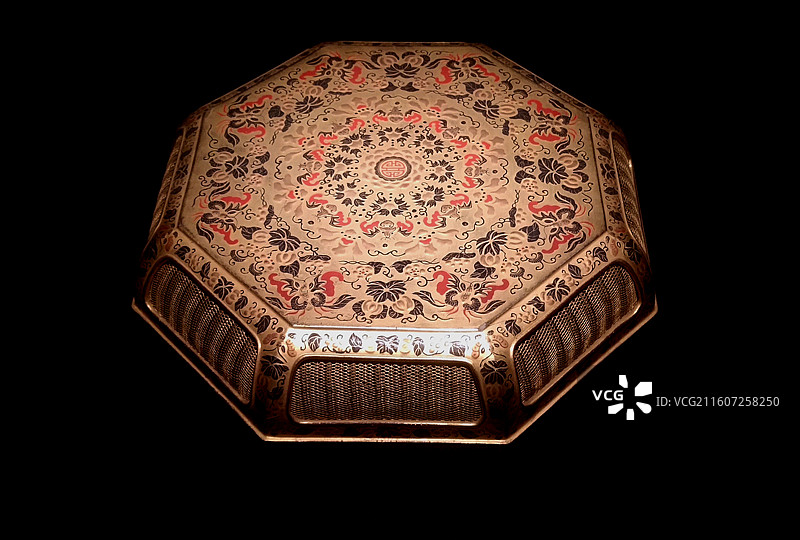 清乾隆、识文描金竹胎福寿连绵八方捧盒、2025“髹漆”与共——清代广作外销漆器文物展图片素材