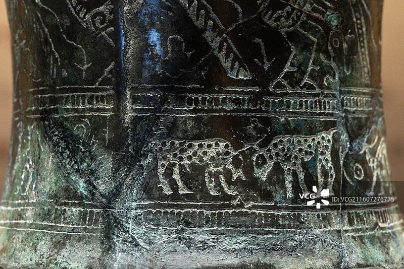 上海中国航海博物馆印证滇国云南古滇文明特展虎鹿牛铜贮贝器 战国 云南玉溪江川李家山M22图片素材