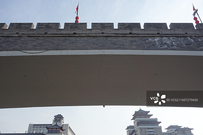 陕西西安明城墙西安城墙城门洞：解放门外解放路图片素材