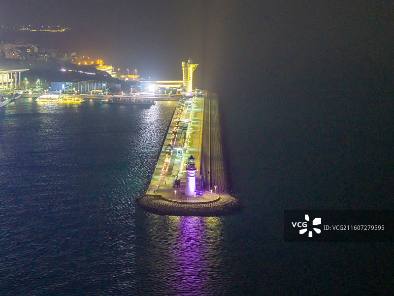 航拍青岛浮山湾都市夜景灯光秀图片素材