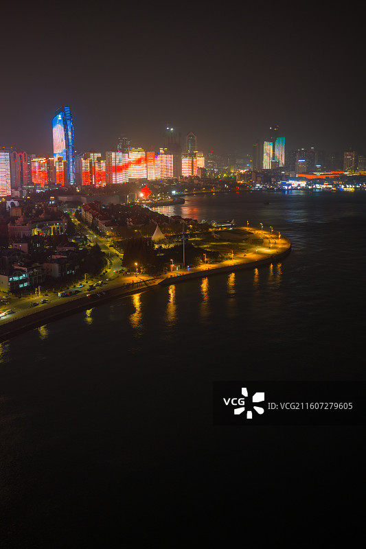 航拍青岛浮山湾都市夜景灯光秀图片素材