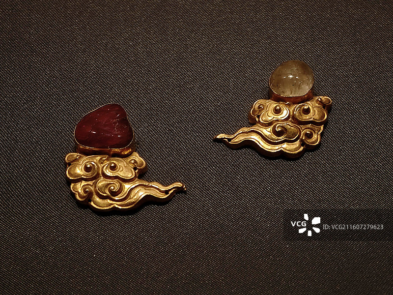云形金镶宝石饰 明代 梁庄王墓出土 湖北省博物馆藏图片素材