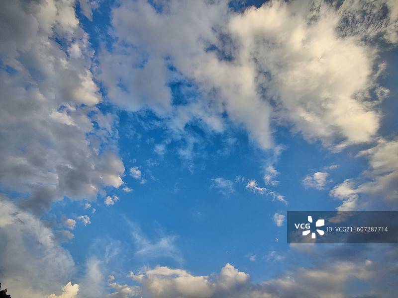 威宁县牛棚镇新关村天空的颜色图片素材