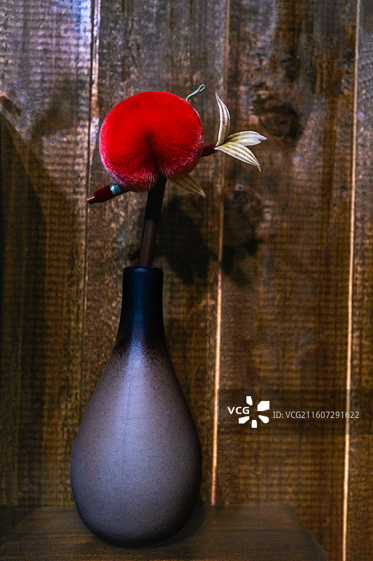 中国历史文化名街扬州东关街中国传统艺术品、非物质文化遗产-扬州绒花展示图片素材