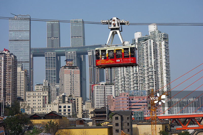 重庆市渝中区白象居拍朝天门码头来福士广场和长江索道图片素材
