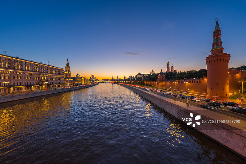 俄罗斯莫斯科：克林姆林宫和莫斯科河夜景图片素材