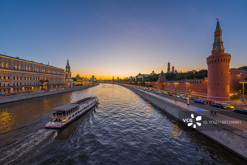 俄罗斯莫斯科：克林姆林宫和莫斯科河夜景图片素材