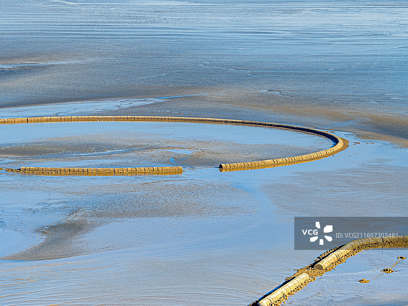 生态泡 潮间带圆形人工围堰浅水湿地 保护候鸟迁徙栖息环境 上海临港海洋生态修复 浦东南汇东滩湿地图片素材
