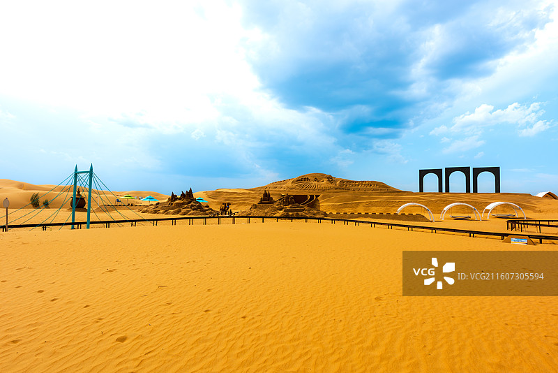 沙漠中的废弃古城图片素材