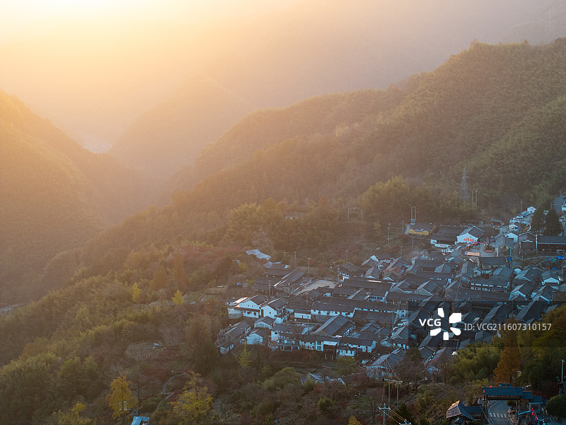 浙江宁波四明山丹山赤水柿林村秋季航拍图片素材