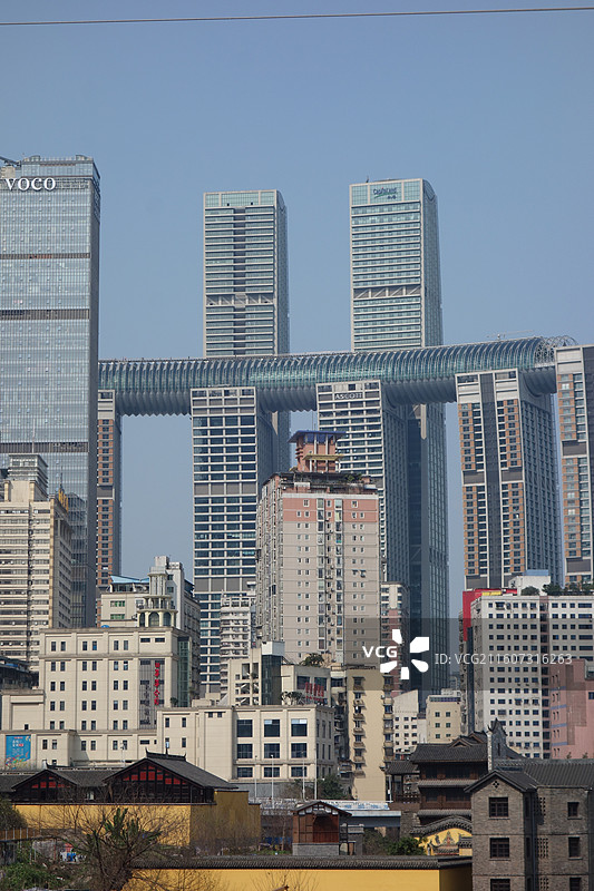 重庆市渝中区白象居拍朝天门码头来福士广场和长江索道图片素材