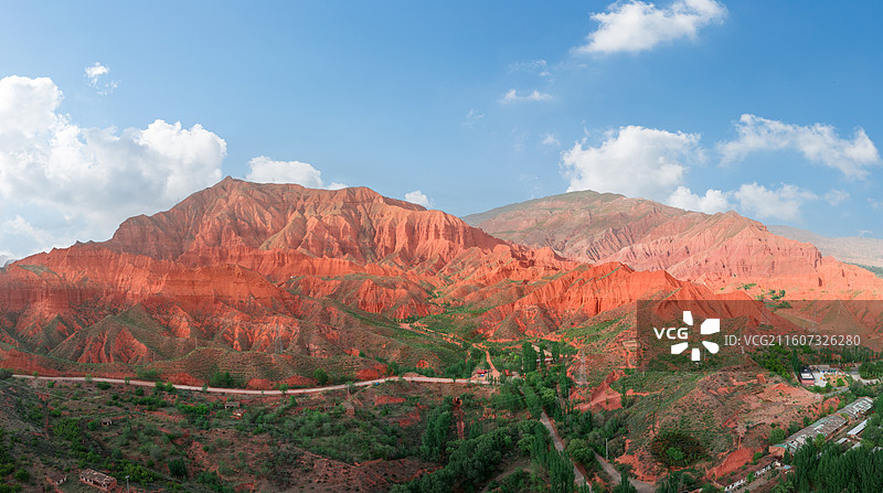 航拍黄河龙羊峡水库彩色山峦湖泊图片素材
