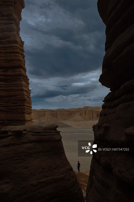 孤独之影，峡谷大裂缝图片素材