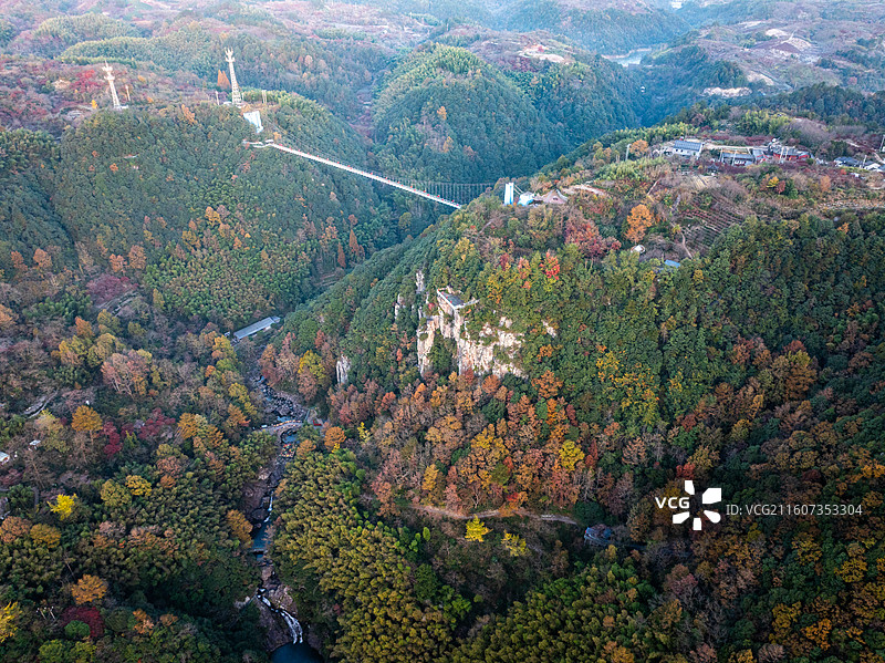 浙江宁波四明山丹山赤水柿林村秋季航拍图片素材