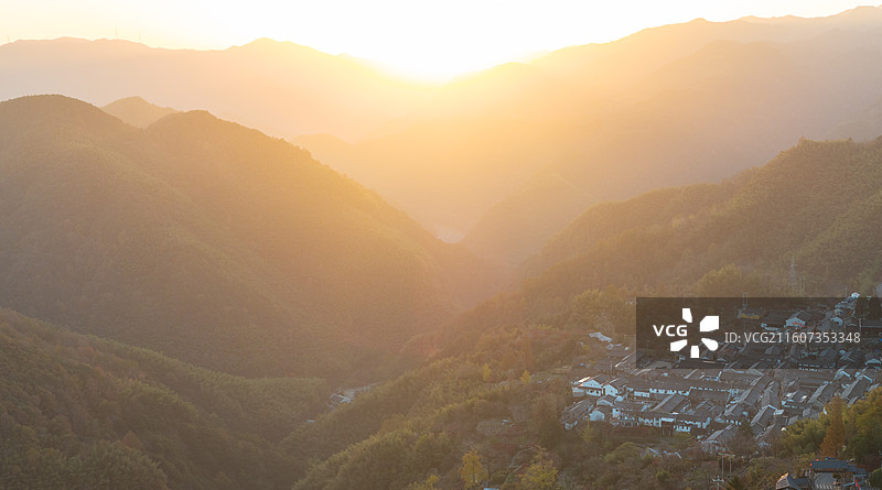 浙江宁波四明山丹山赤水柿林村秋季航拍图片素材