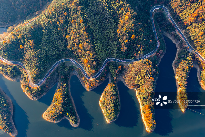 航拍秋季的安徽宣城宁国皖南川藏线情满九道湾段图片素材