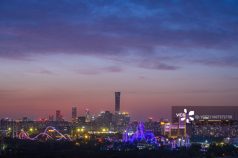 北京欢乐谷中国尊国贸城市全景夜景图片素材