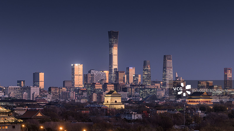 蓝调时刻北京CBD天际线与钟鼓楼古今同框夜景高视角图片素材