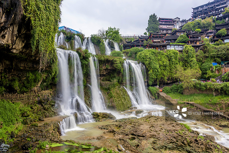 中国湖南湘西芙蓉镇大瀑布风光图片素材