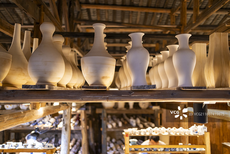 江西景德镇陶阳里传统陶艺制作过程图片素材