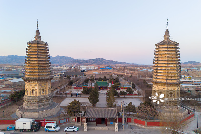锦州北镇市崇兴寺辽代双塔图片素材