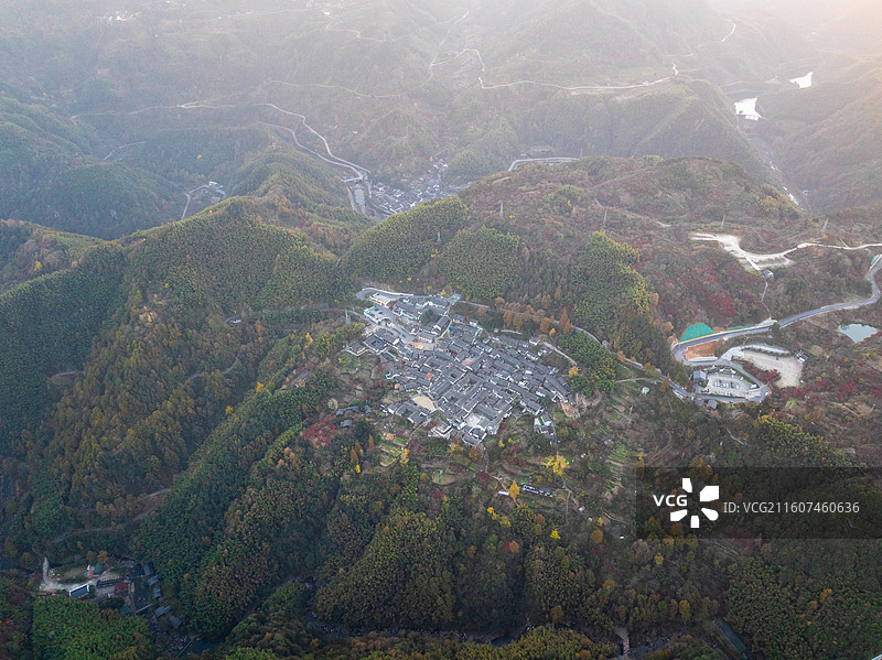 浙江宁波四明山丹山赤水柿林村秋季航拍图片素材