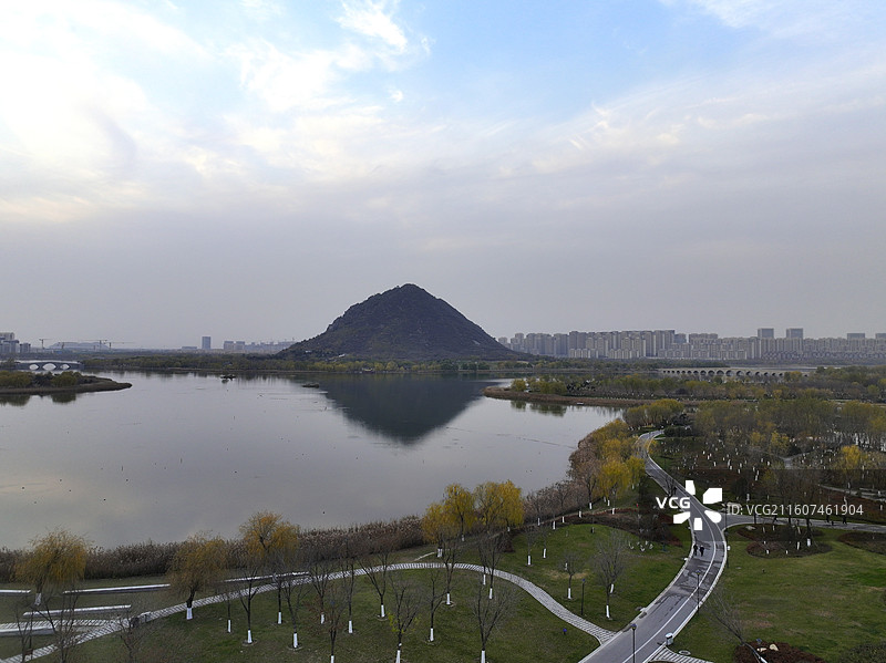 航拍冬季济南华山湖风光图片素材