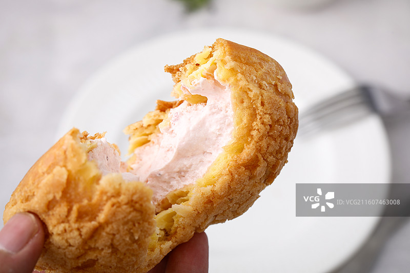 草莓风味泡芙图片素材