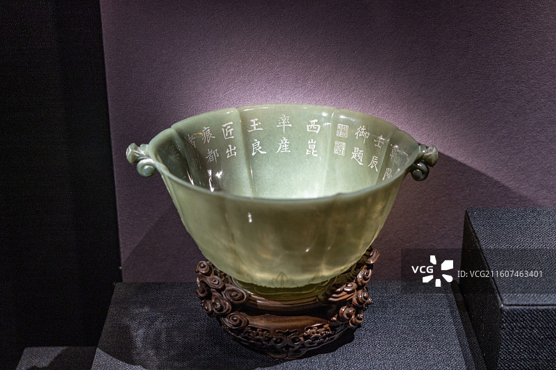 故宫斋宫文物展，清代，刻字玉茶杯茶盏图片素材