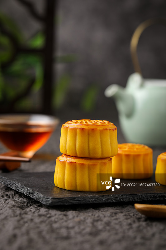 七鲜流心奶黄月饼图片素材