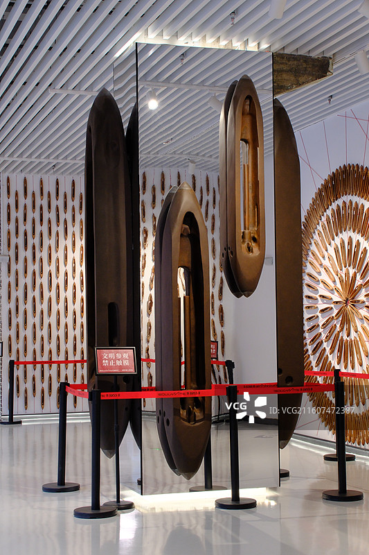 石家庄棉一棉纺厂老织布梭子。织音1953织布梭做的长椅子。老物件图片素材