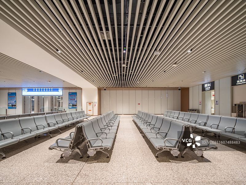 雄安高铁站内部场景，雄安站，高铁站，雄安站候车室内部场景图片素材