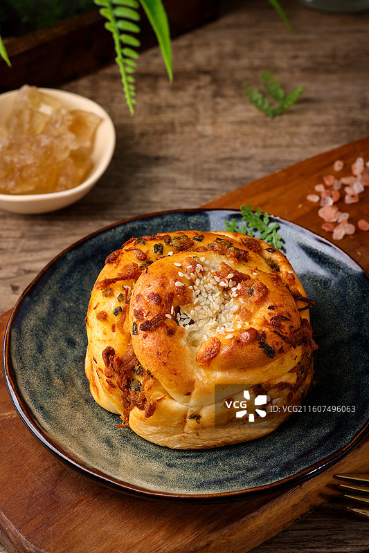 松松塔型面包图片素材