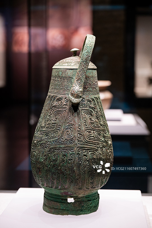 河南博物院 商代前期 兽面纹提梁铜卣 郑州市向阳回族食品厂窖藏出土图片素材