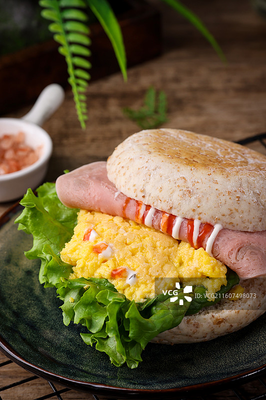 麦满分火腿厚蛋三明治图片素材