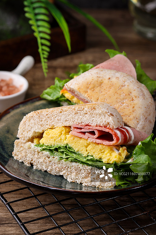 麦满分火腿厚蛋三明治图片素材