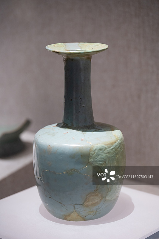 河南博物院 北宋 汝窑天青釉折肩瓷瓶 宝丰县清凉寺出土图片素材