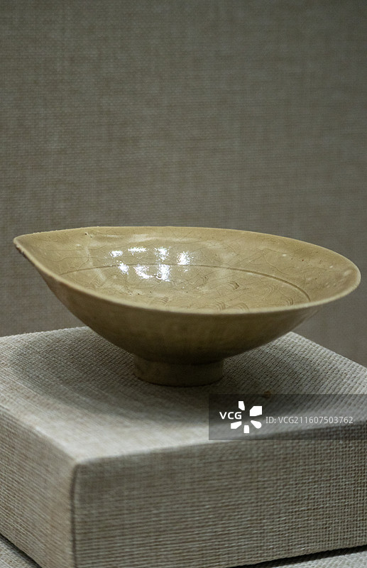 北宋青釉划花盏图片素材